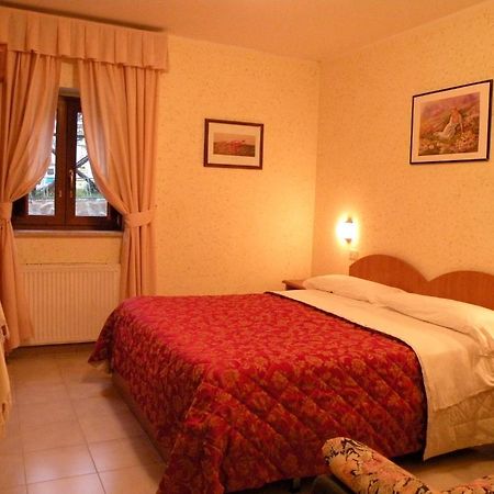 Albergo Ristorante Il Pescatore Villetta Barrea Bilik gambar